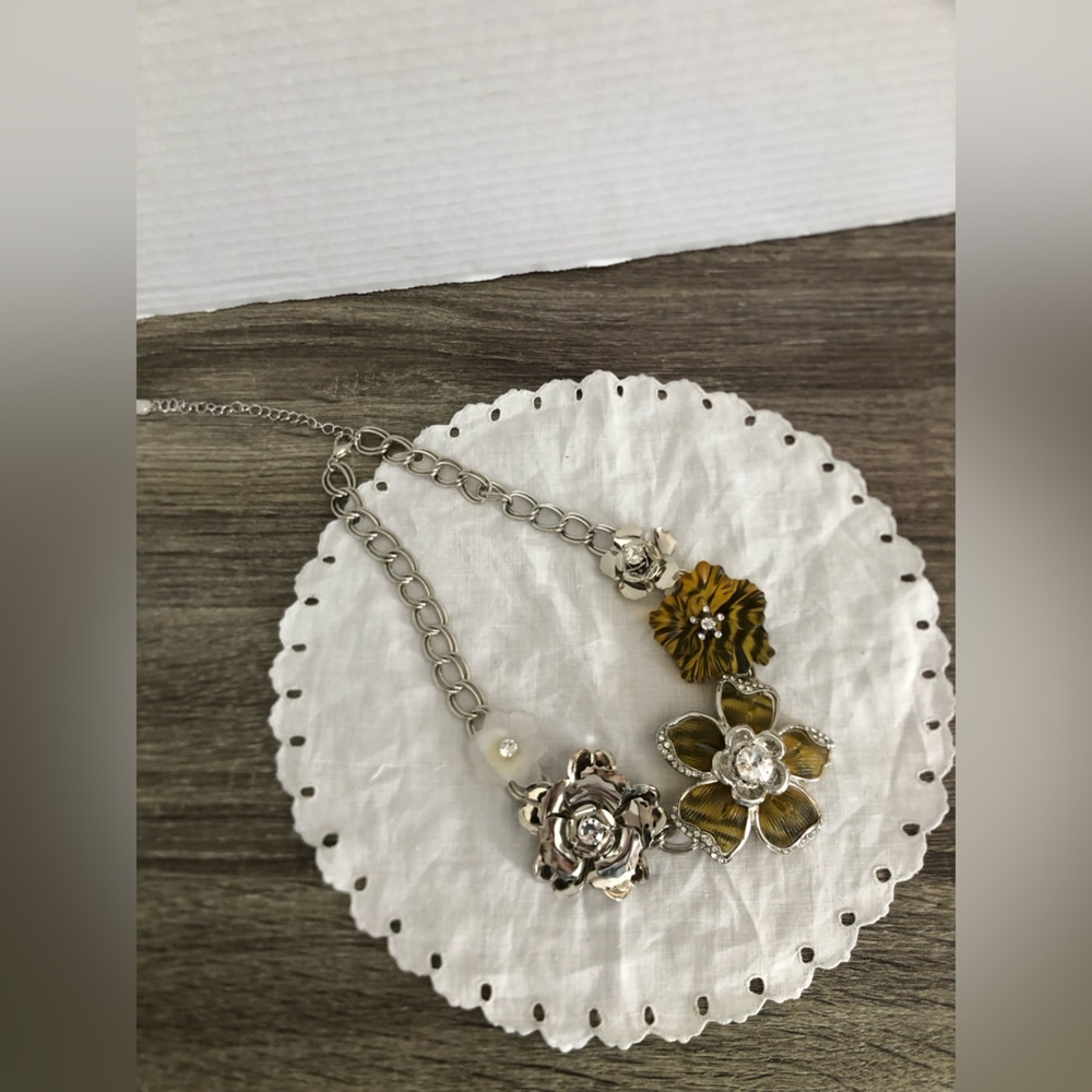 Vtg Chunky Floral Bib Necklace - Picture 5 of 16